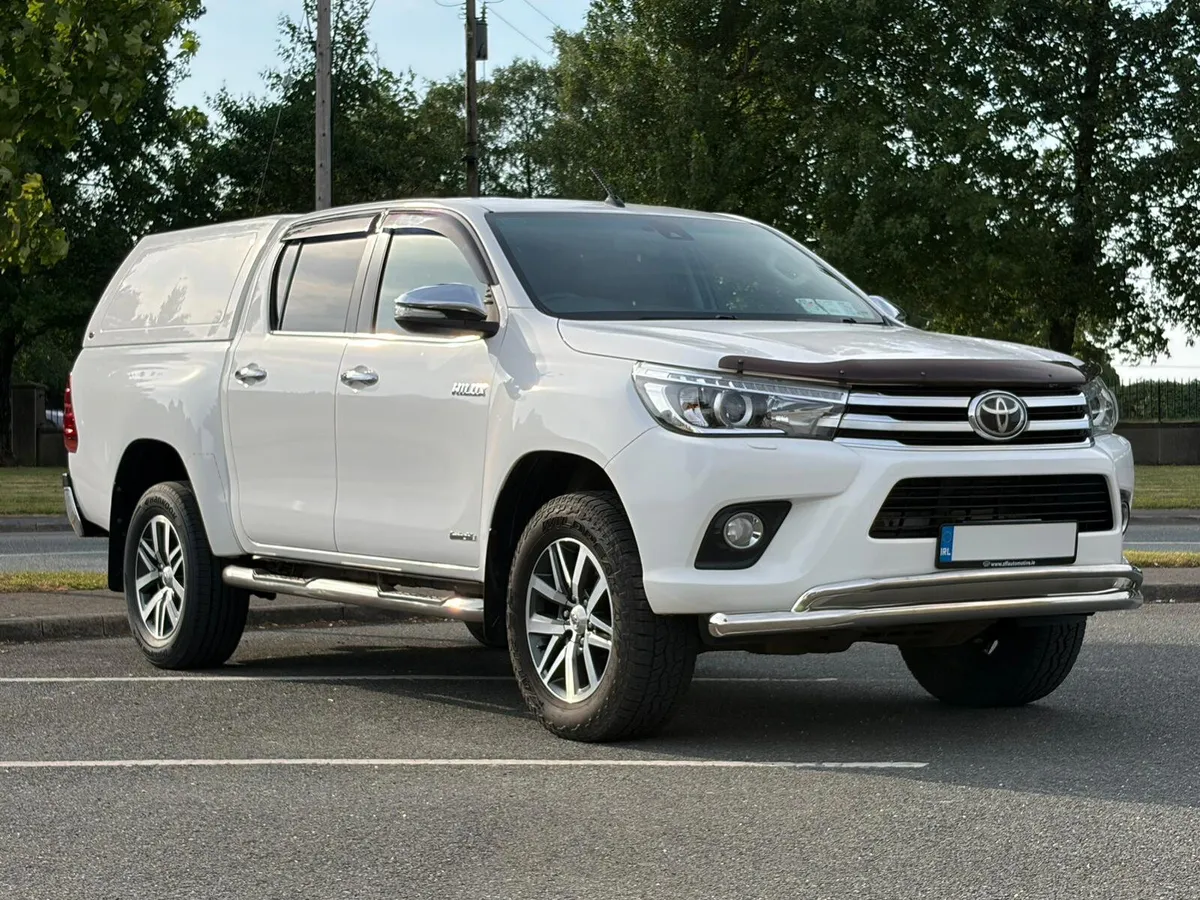 2017 Toyota Hilux Invincible 2.4 AWD - Image 1