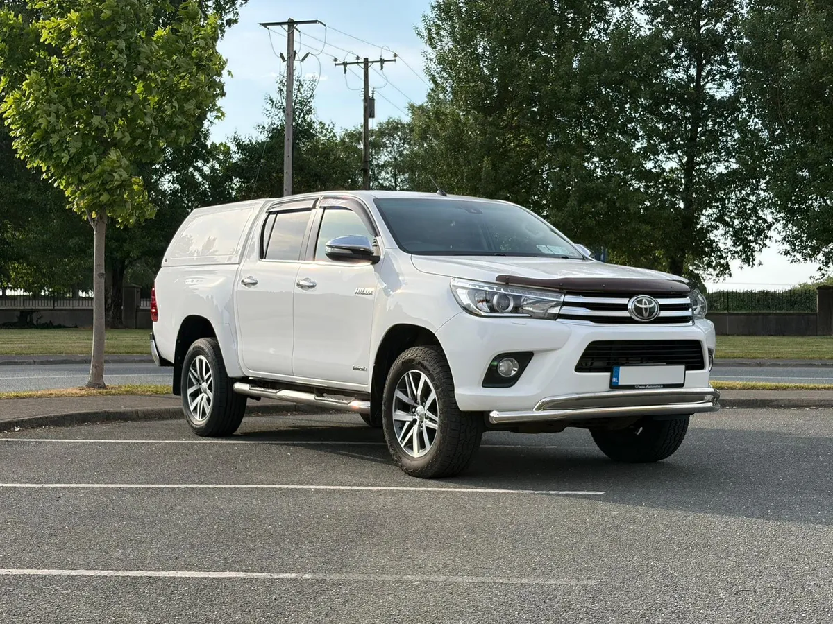 2017 Toyota Hilux Invincible 2.4 AWD - Image 2