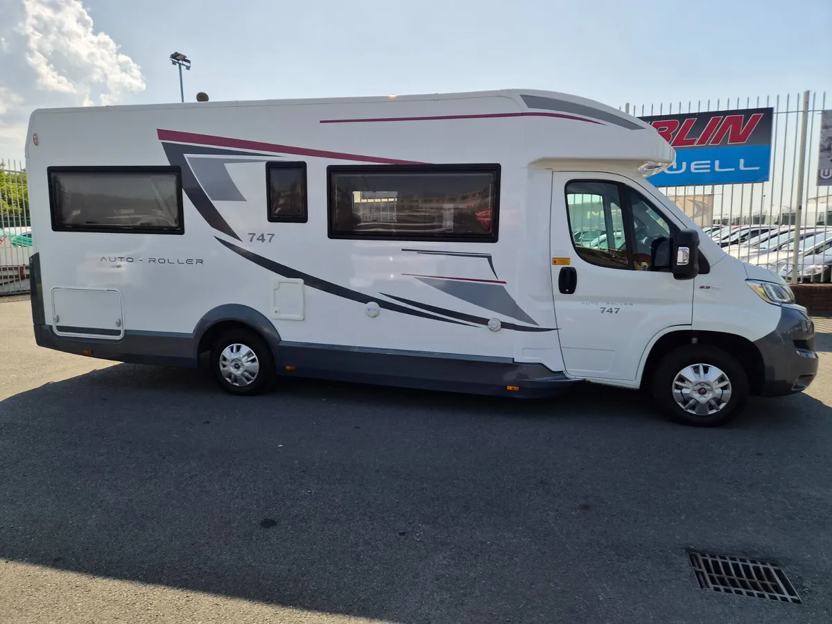 Rollerteam Autoroller 6 berth Luxury Motorhome - Image 4