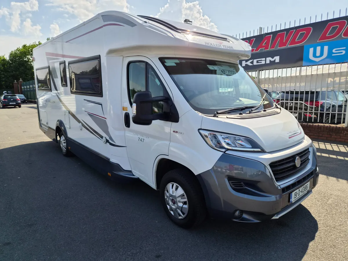 Rollerteam Autoroller 6 berth Luxury Motorhome - Image 3