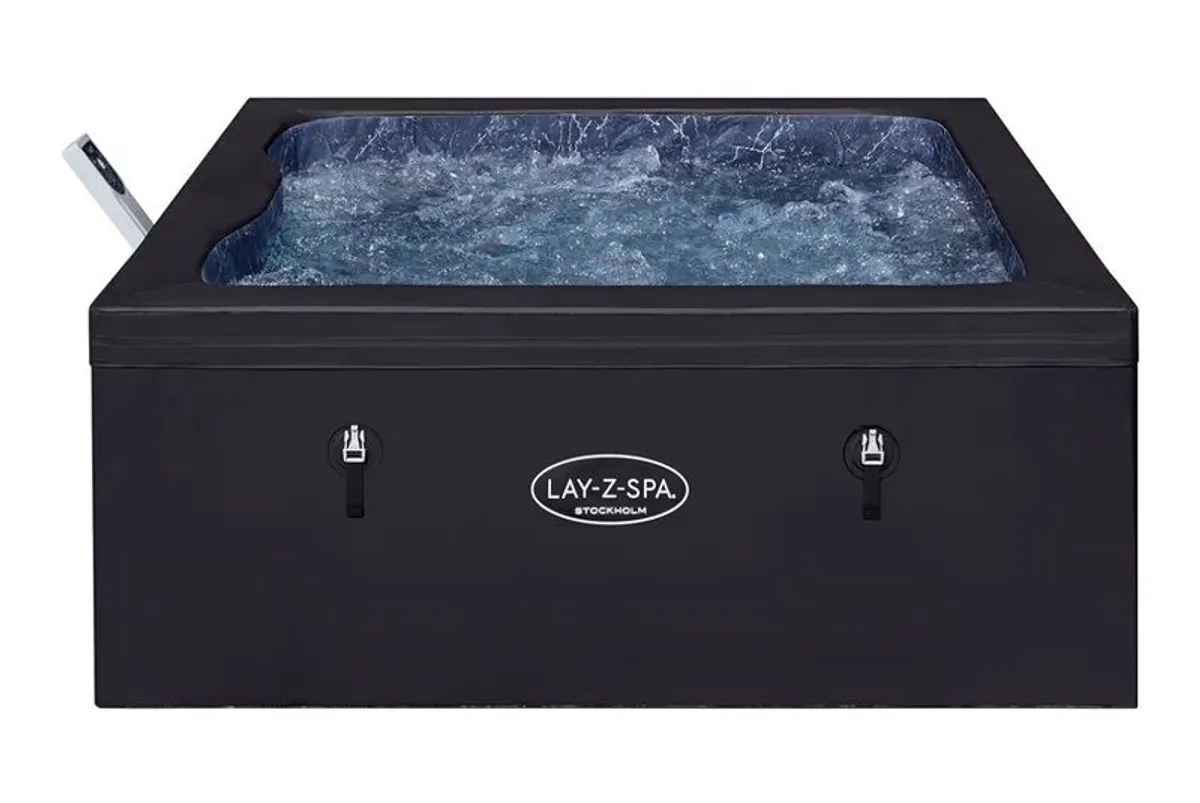 Energy efficient hot tubs with free delivery - Image 1
