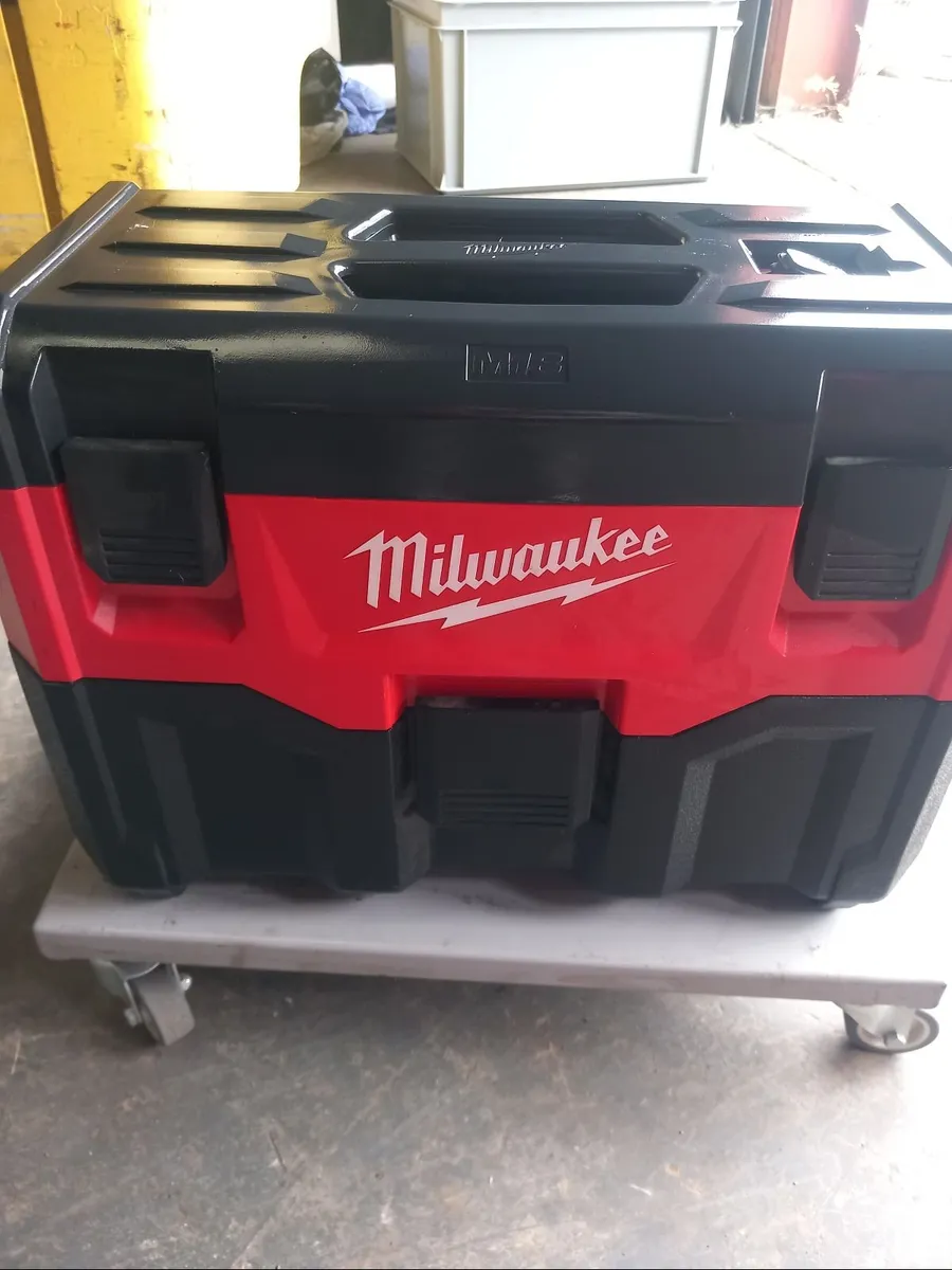 Milwawkee Vacuum  Unit - Image 1