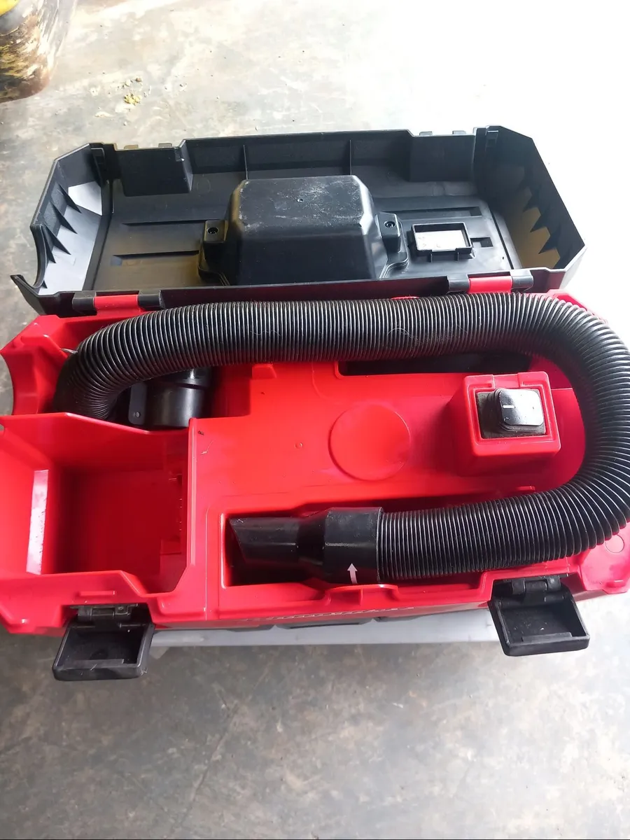 Milwawkee Vacuum  Unit - Image 2