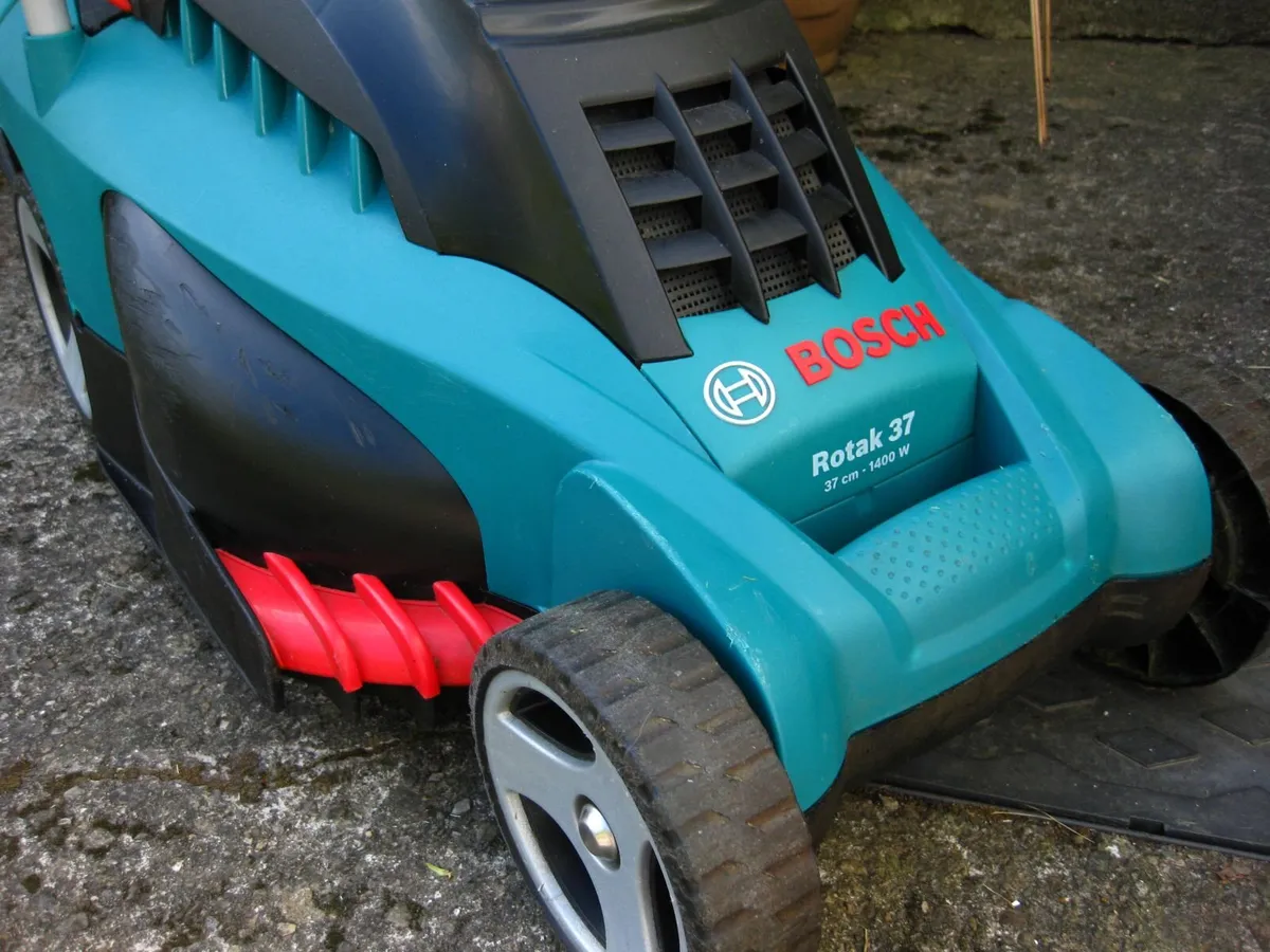 Spotless Bosch Rotak 37 Quality Electric Mower. - Image 3