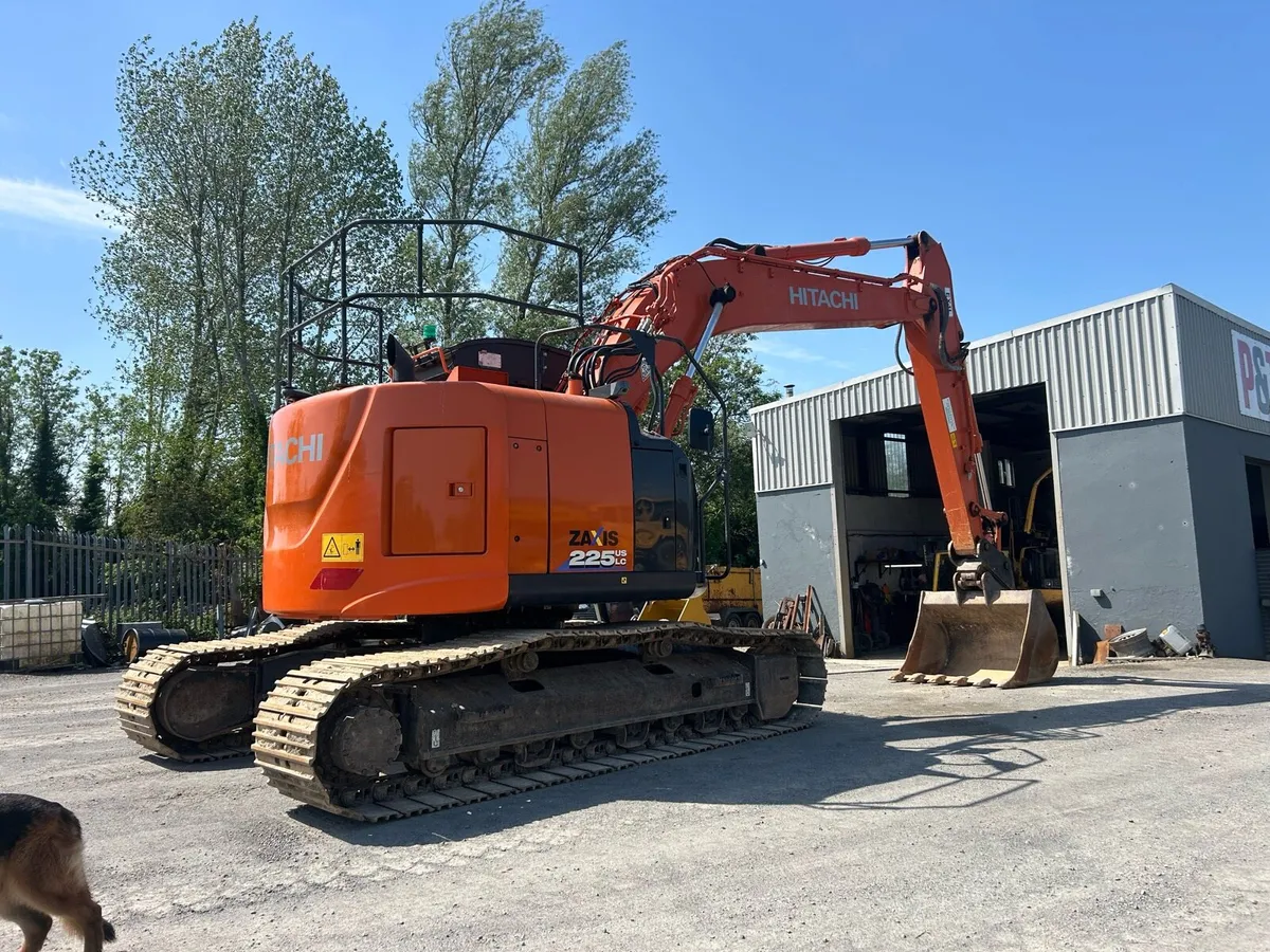 Hitachi ZX225 - Image 2