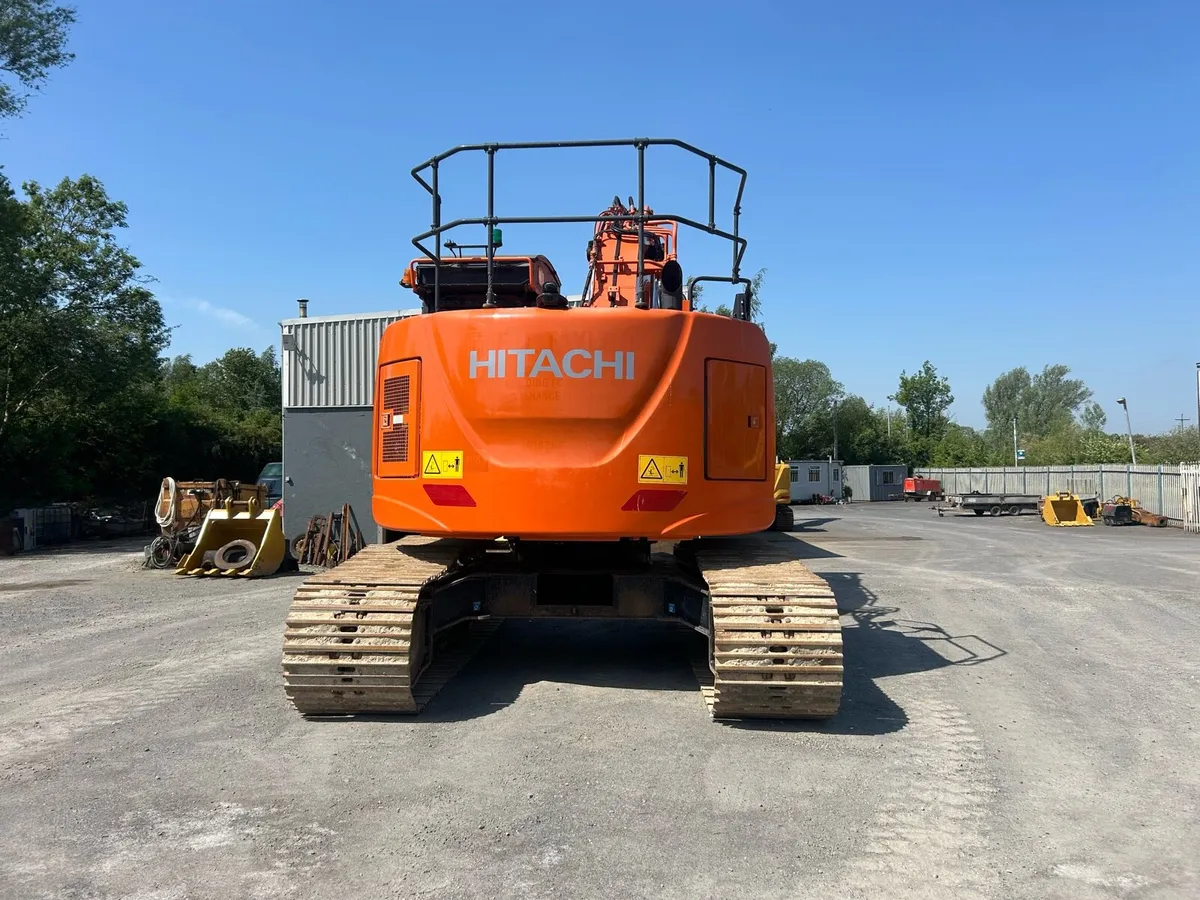 Hitachi ZX225 - Image 3