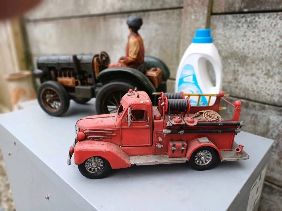 Large Vintage Tractor & Fire Engine - Image 4
