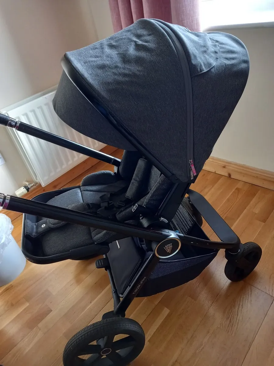 Venicci upline pram system - Image 1