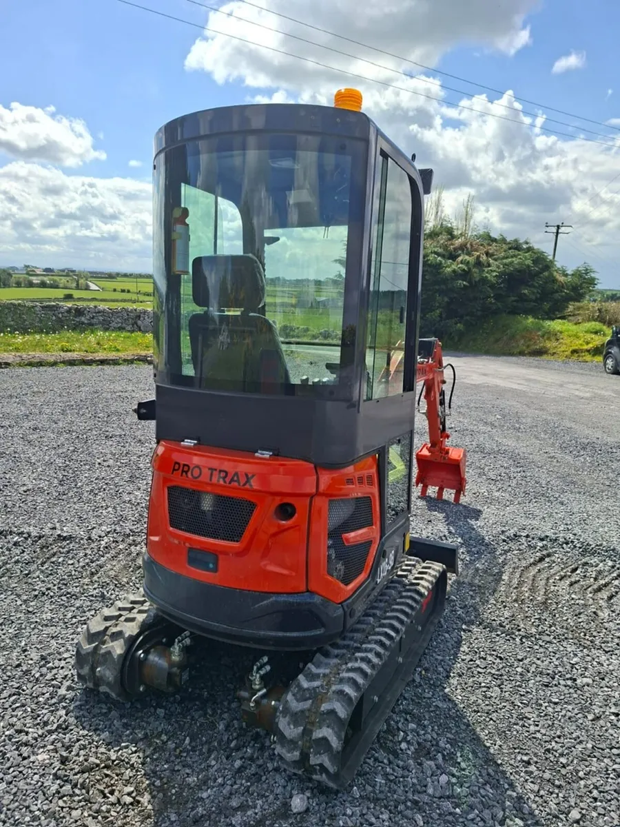 Kubota 1.6 Tonne Pro Trax - Image 4