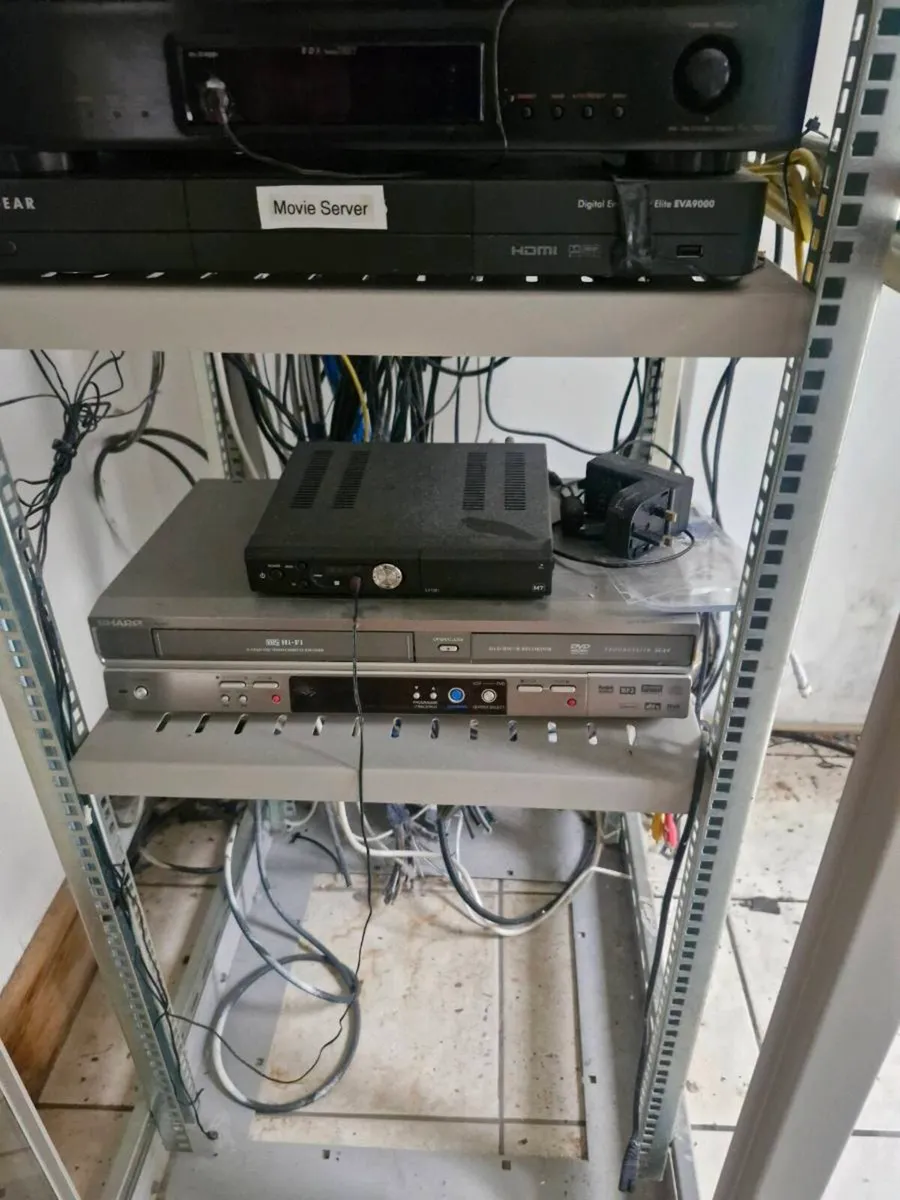 Home entertainment system - Image 3