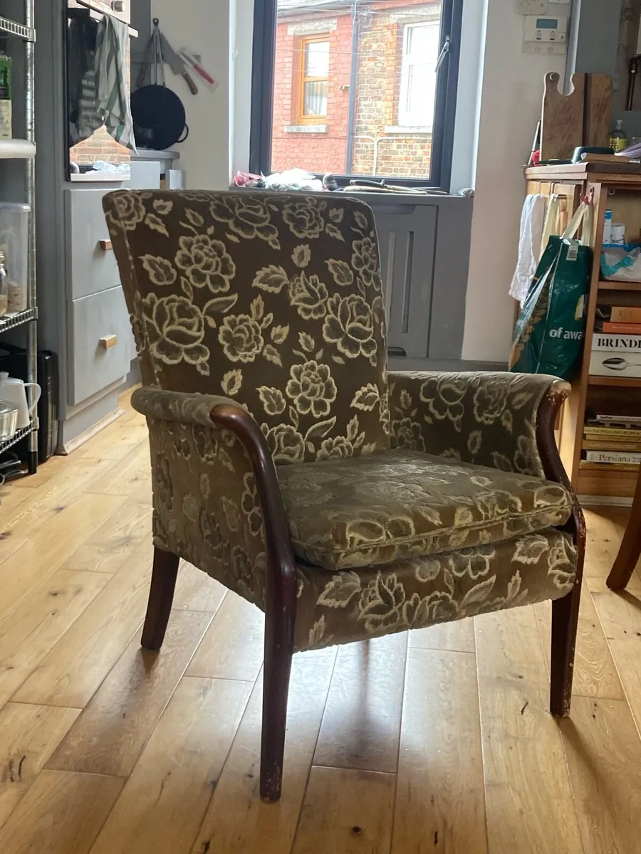 Comfortable Chair - Image 3