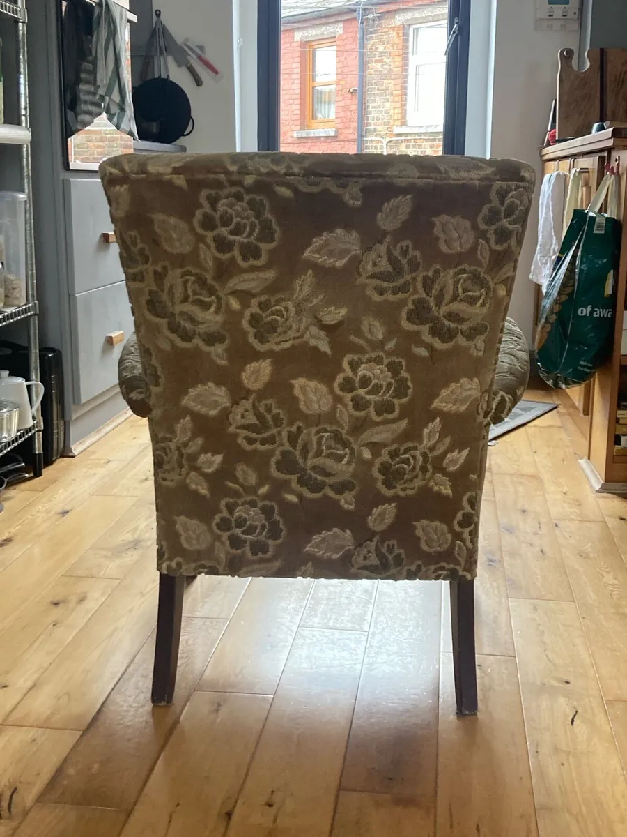 Comfortable Chair - Image 2