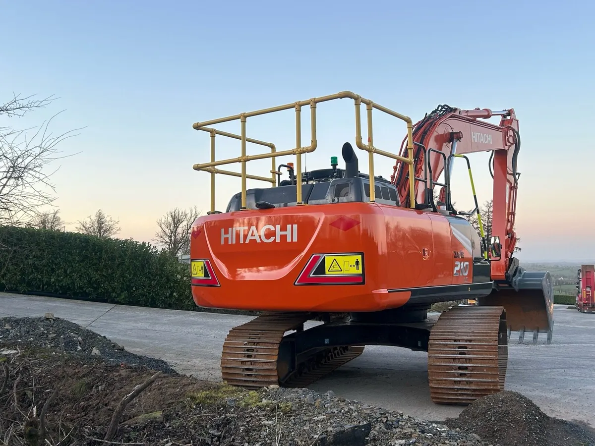 Hitachi ZX210 LC-7 - Image 4