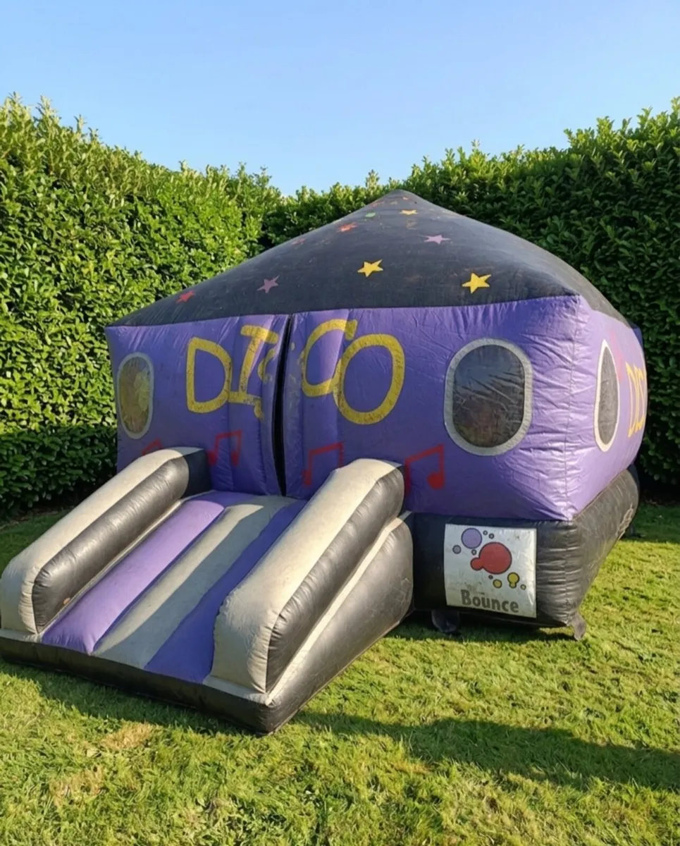 Bouncy castles - Image 1