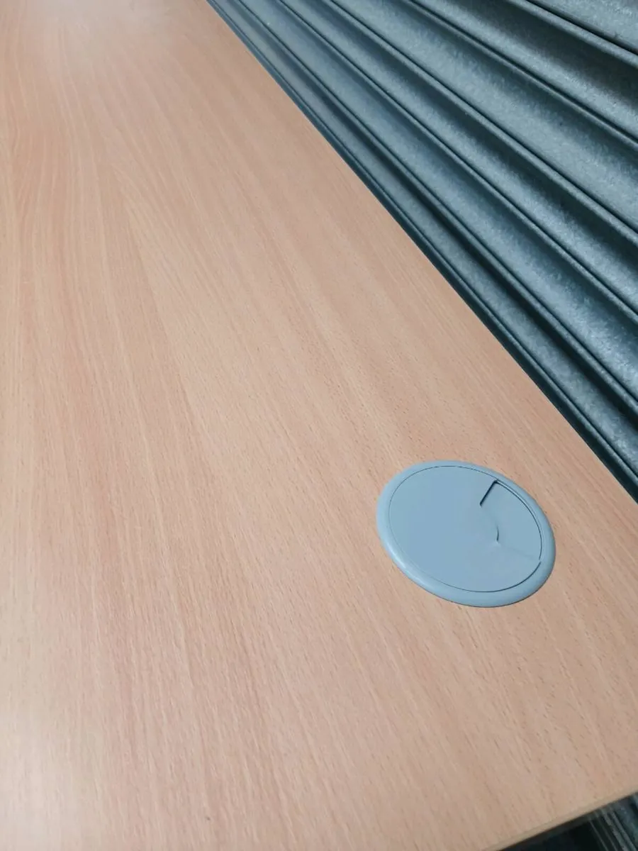 Office desk - Image 3