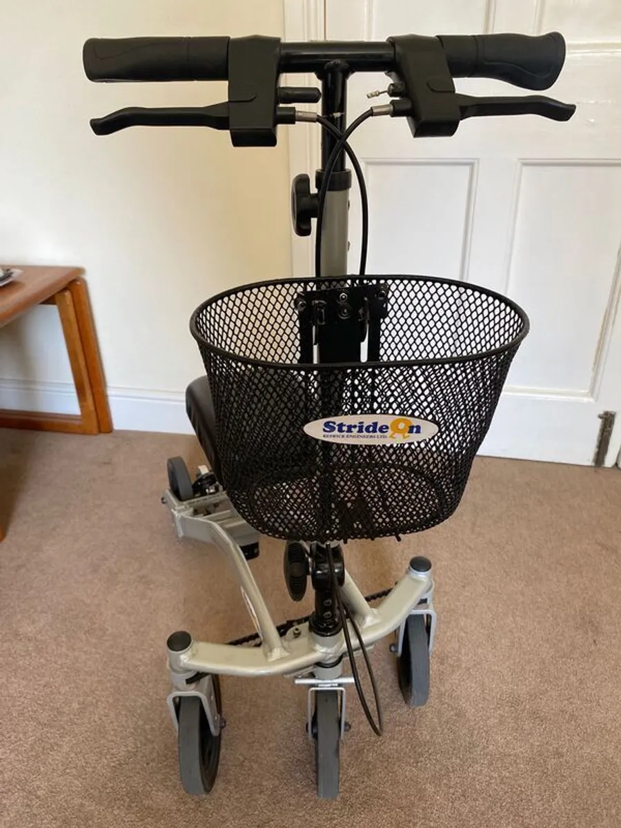 StrideOn Knee Walker / Knee Scooter in Excellent Condition - Image 2