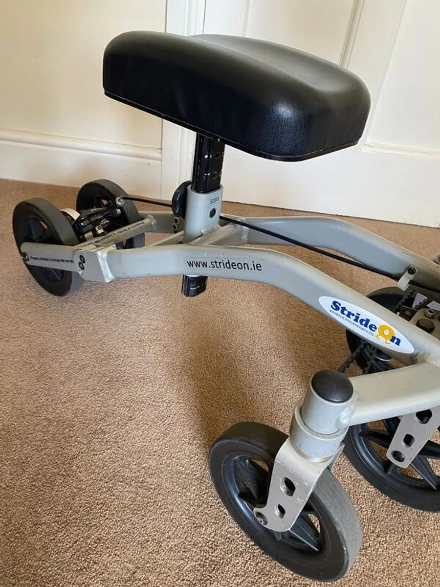 StrideOn Knee Walker / Knee Scooter in Excellent Condition - Image 3