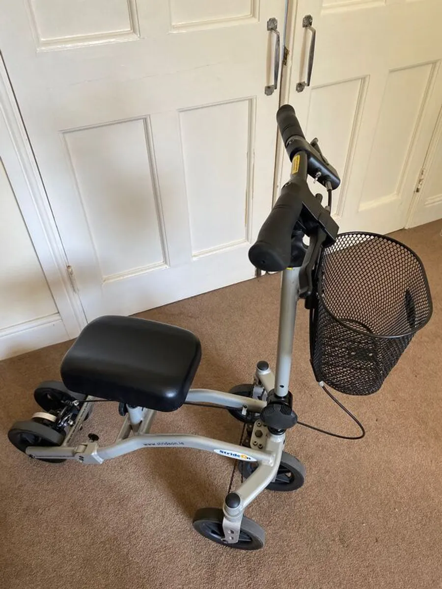 StrideOn Knee Walker / Knee Scooter in Excellent Condition - Image 4