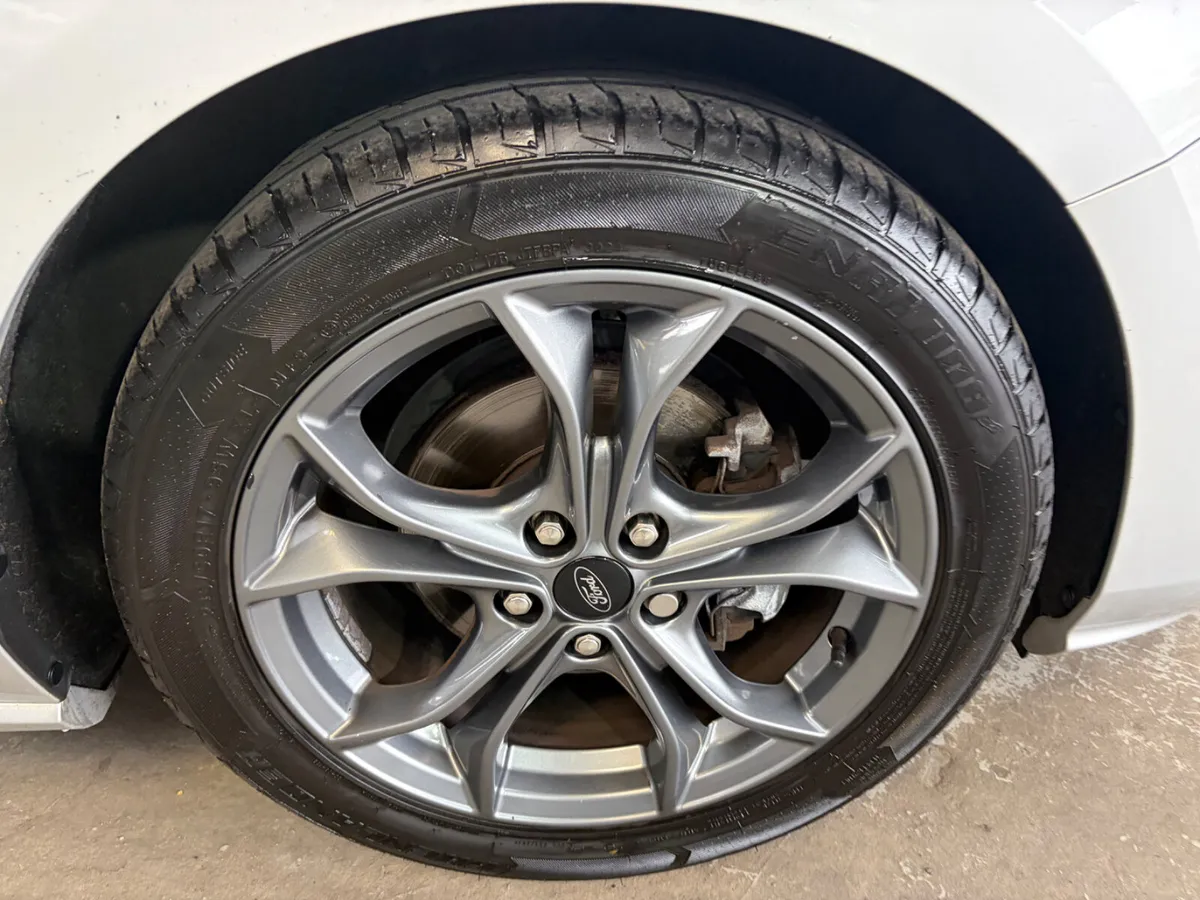 Ford Focus 2021 1.5D  ST LINE. VAN - Image 3