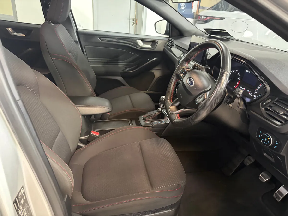 Ford Focus 2021 1.5D  ST LINE. VAN - Image 4