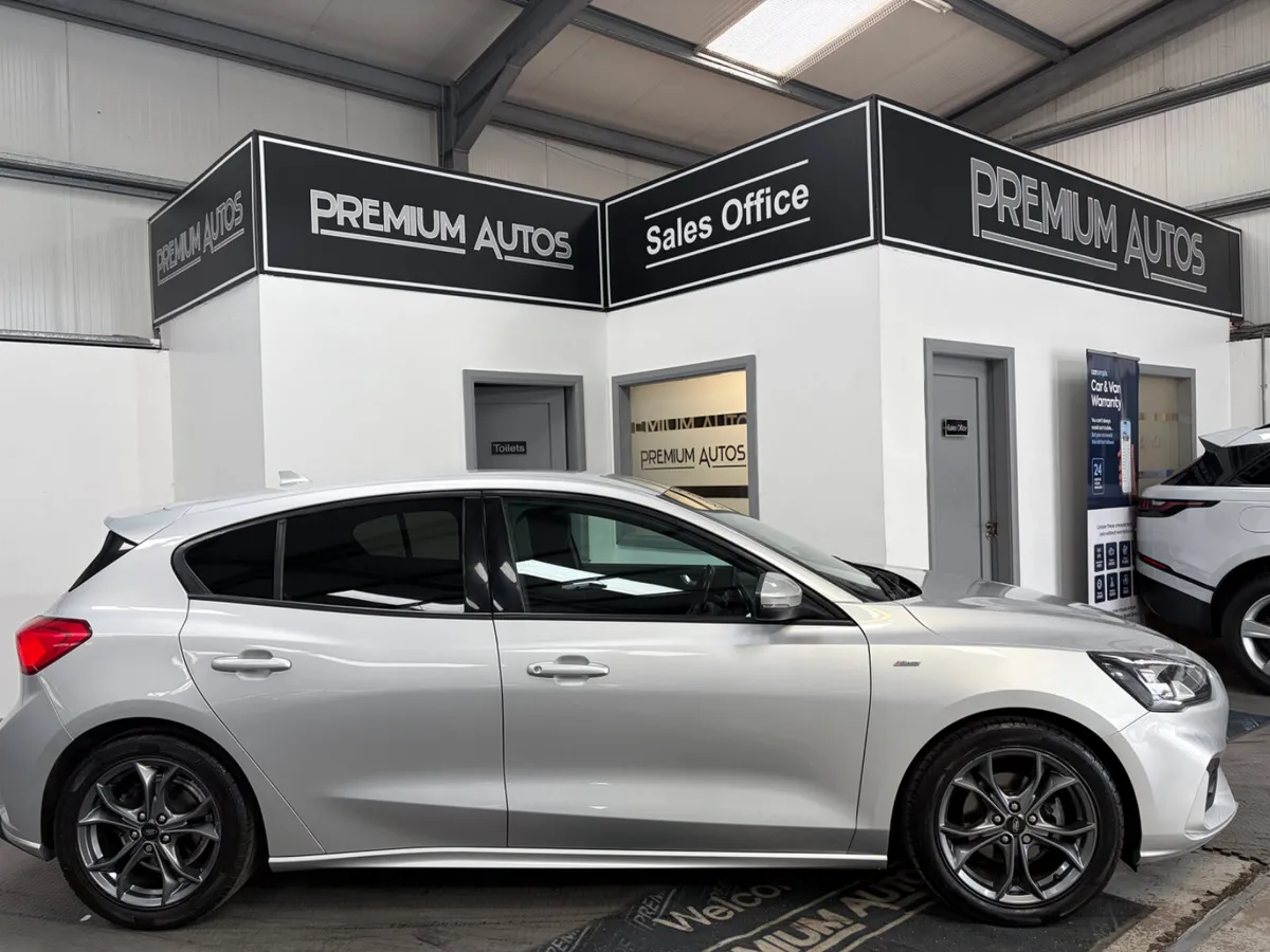Ford Focus 2021 1.5D  ST LINE. VAN - Image 2