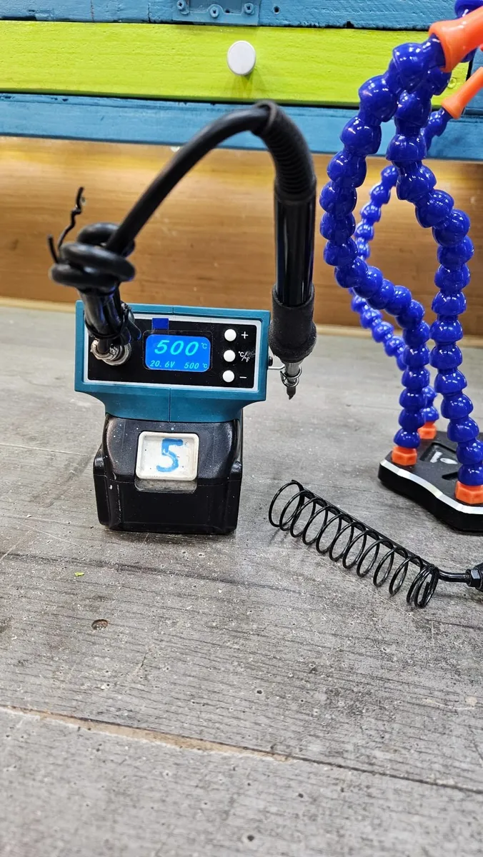 Soldering iron for Makita 18V LXT Batteries - Image 3