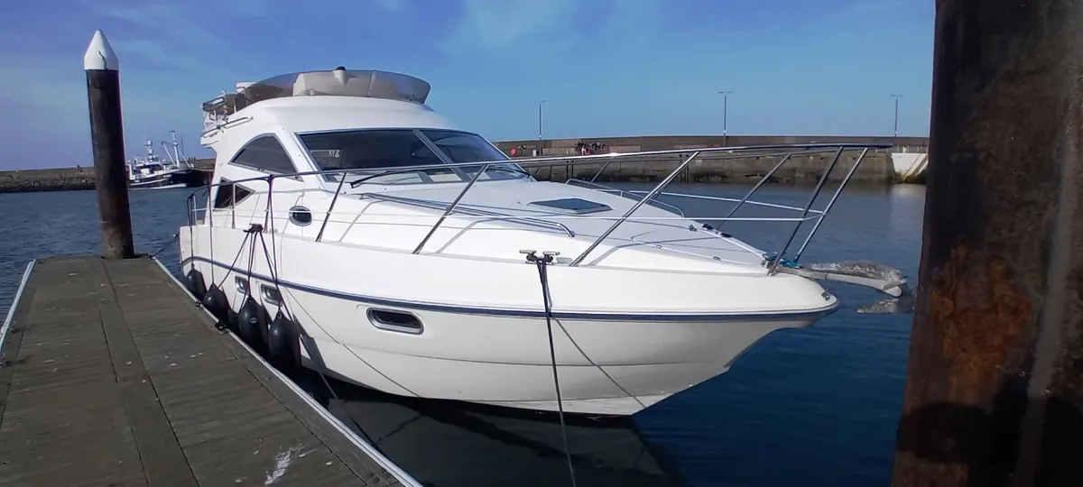 Sealine F34 with generator - Image 1