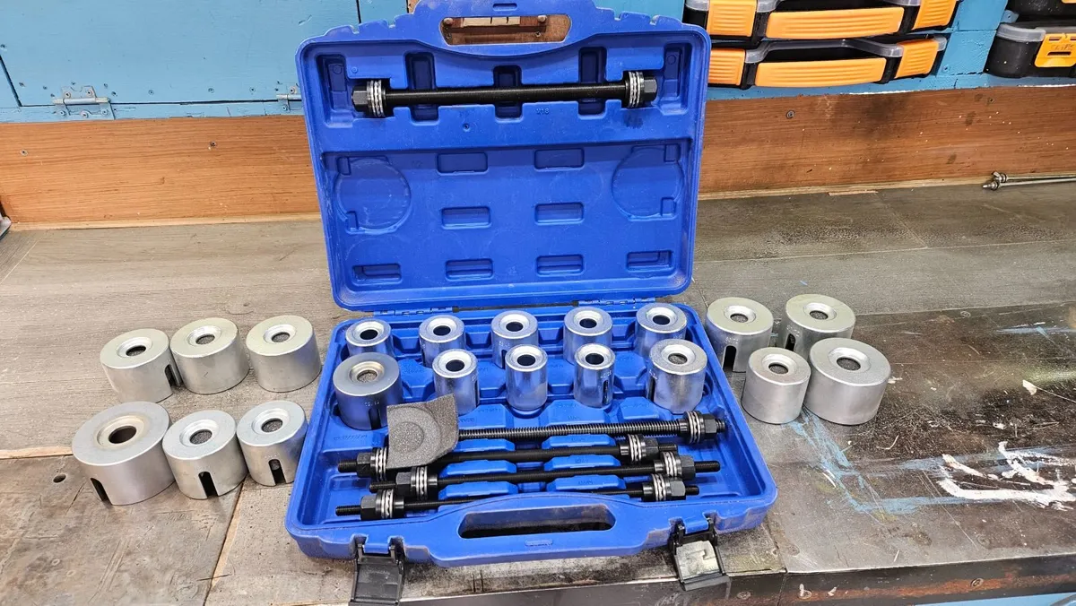 Wheel bearing press puller - Image 4