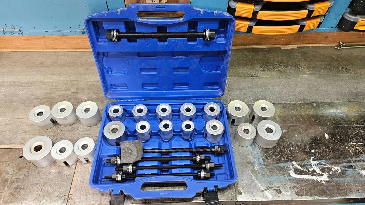 Wheel bearing press puller - Image 2