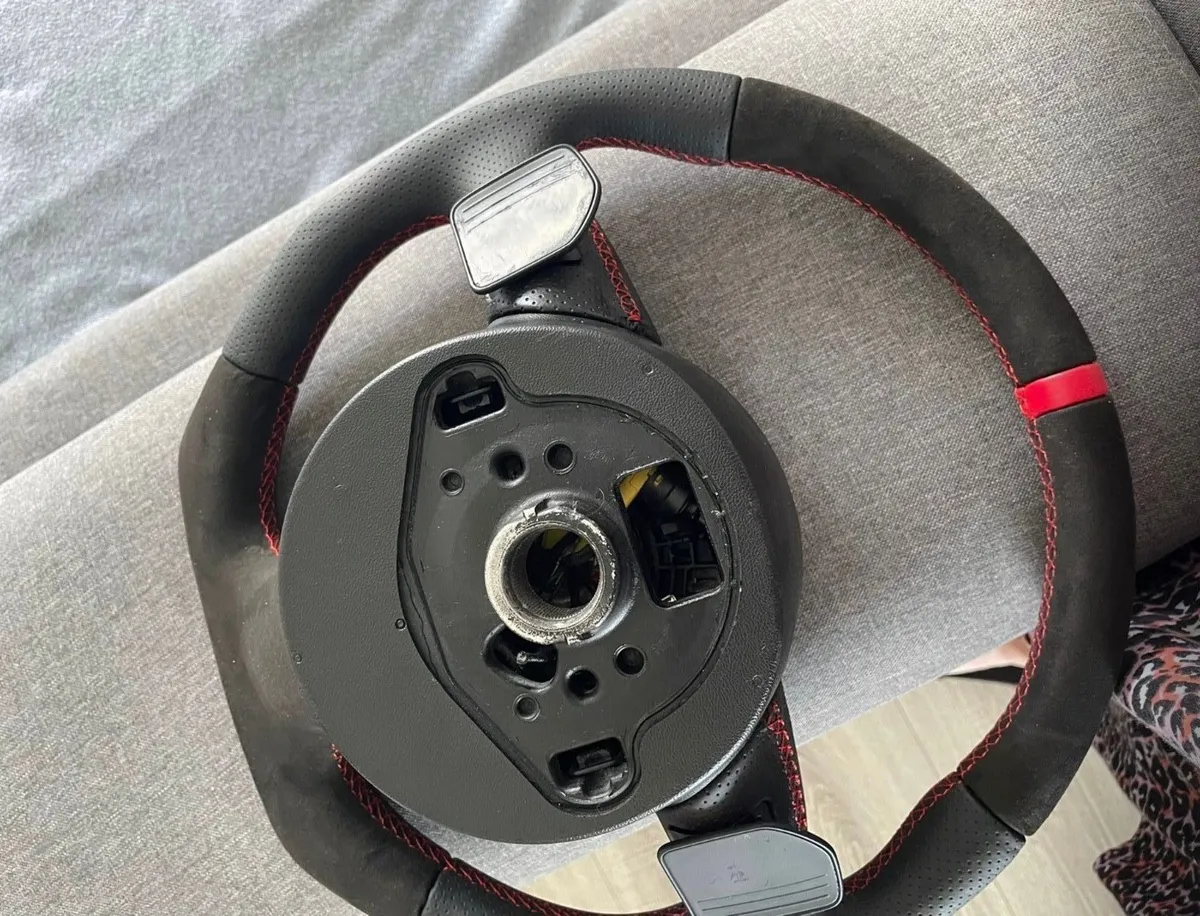 Steering wheel - Image 2
