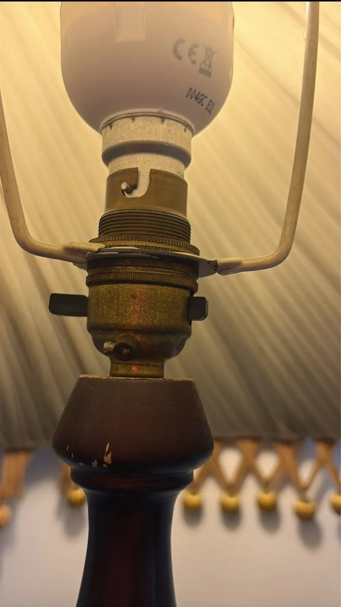 Beautiful Vintage Lamp - Image 2