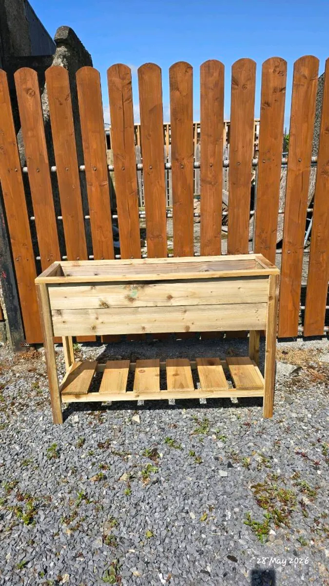 Raised planter box - Image 1