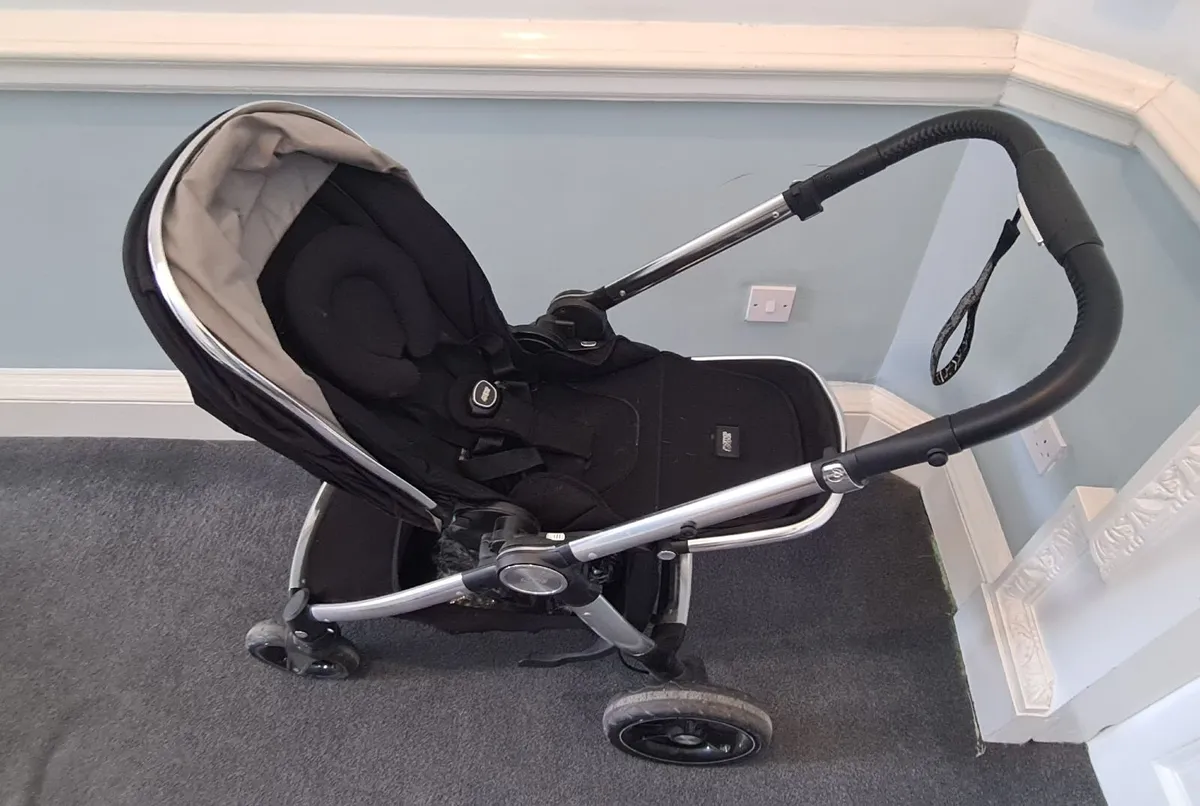 Mamas and Papas Ocarro  Pushchair and Cot - Image 4