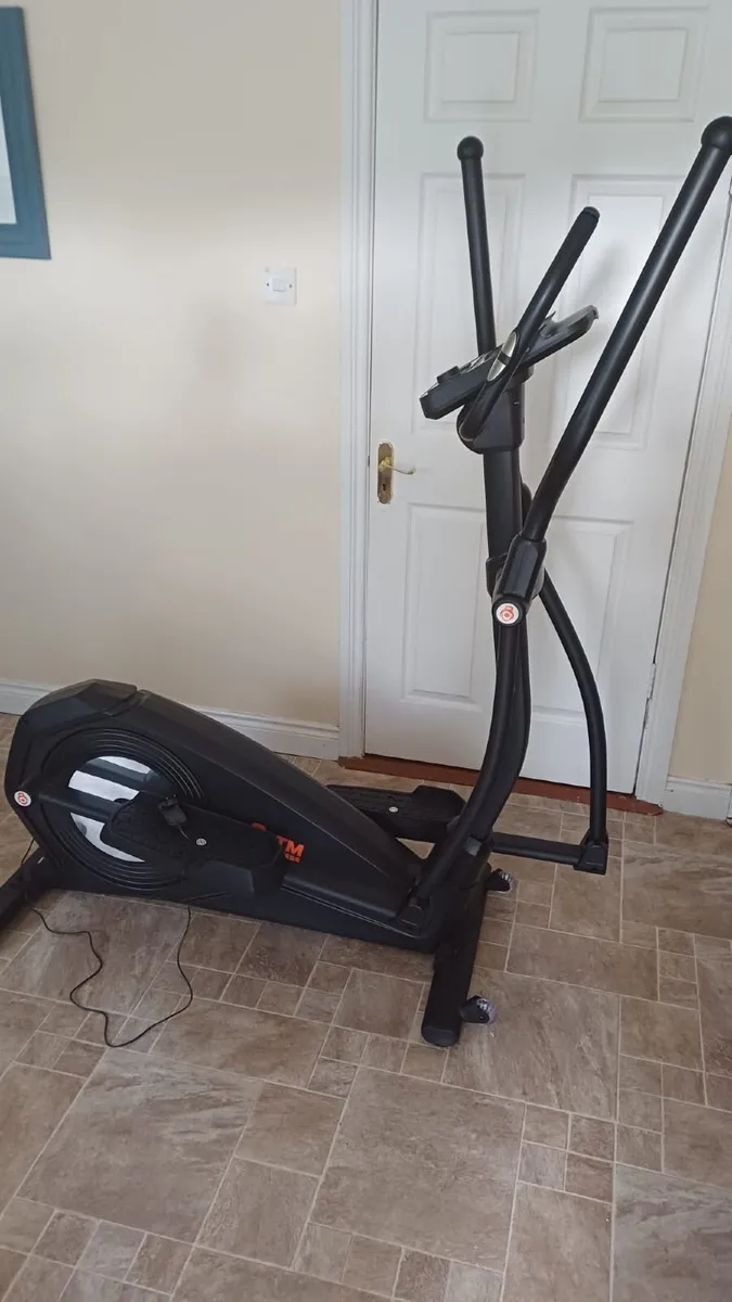 Cross trainer - Image 1