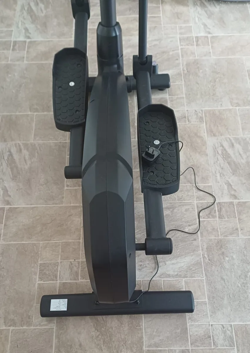 Cross trainer - Image 2
