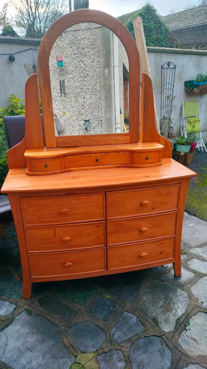 Georgian inspired chest of drawers with vanity mir - Image 1