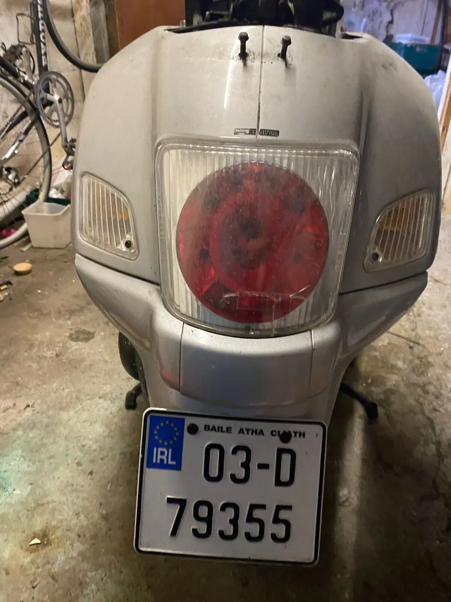 vespaGT 200 - Image 2