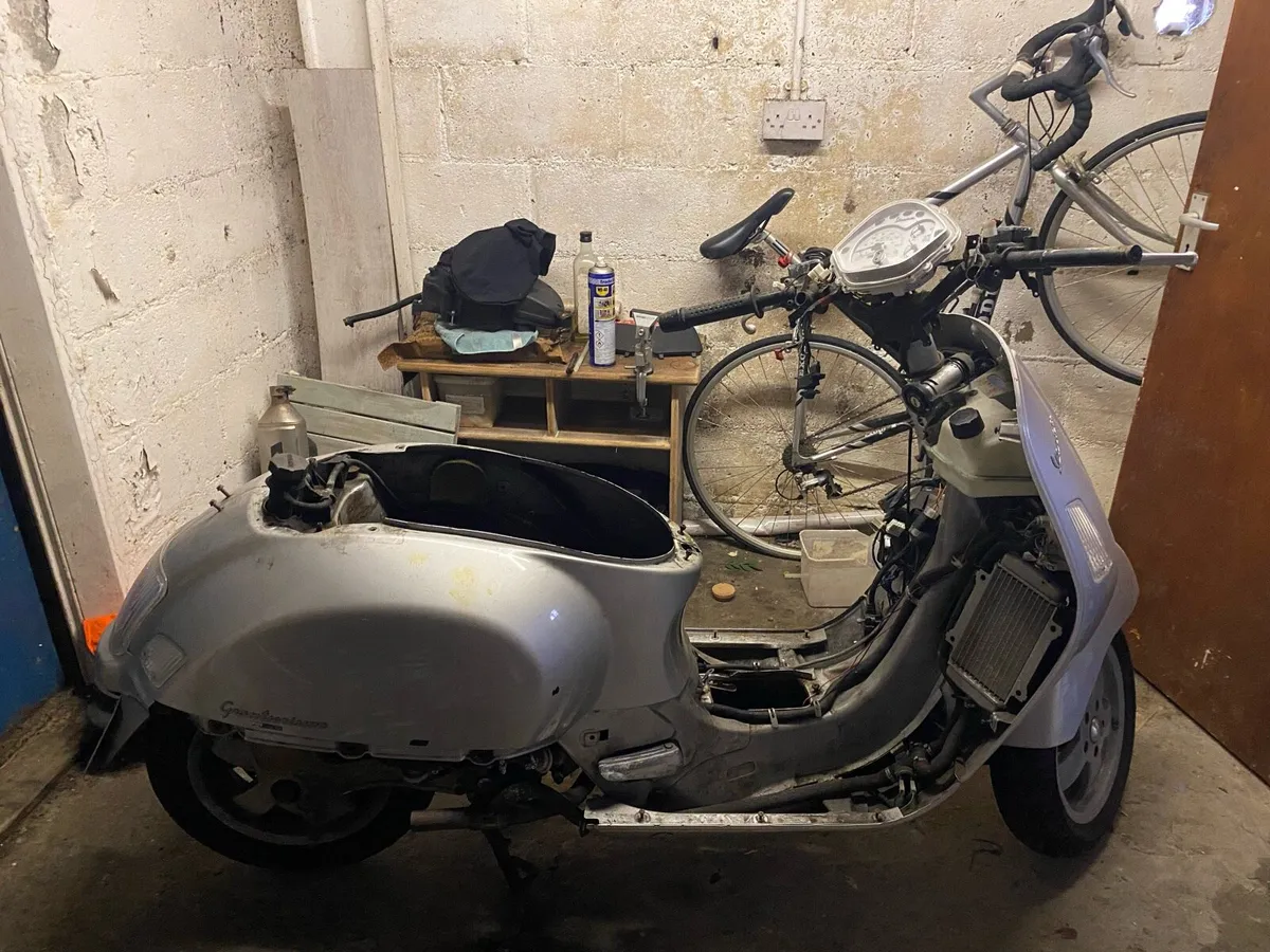 vespaGT 200 - Image 3