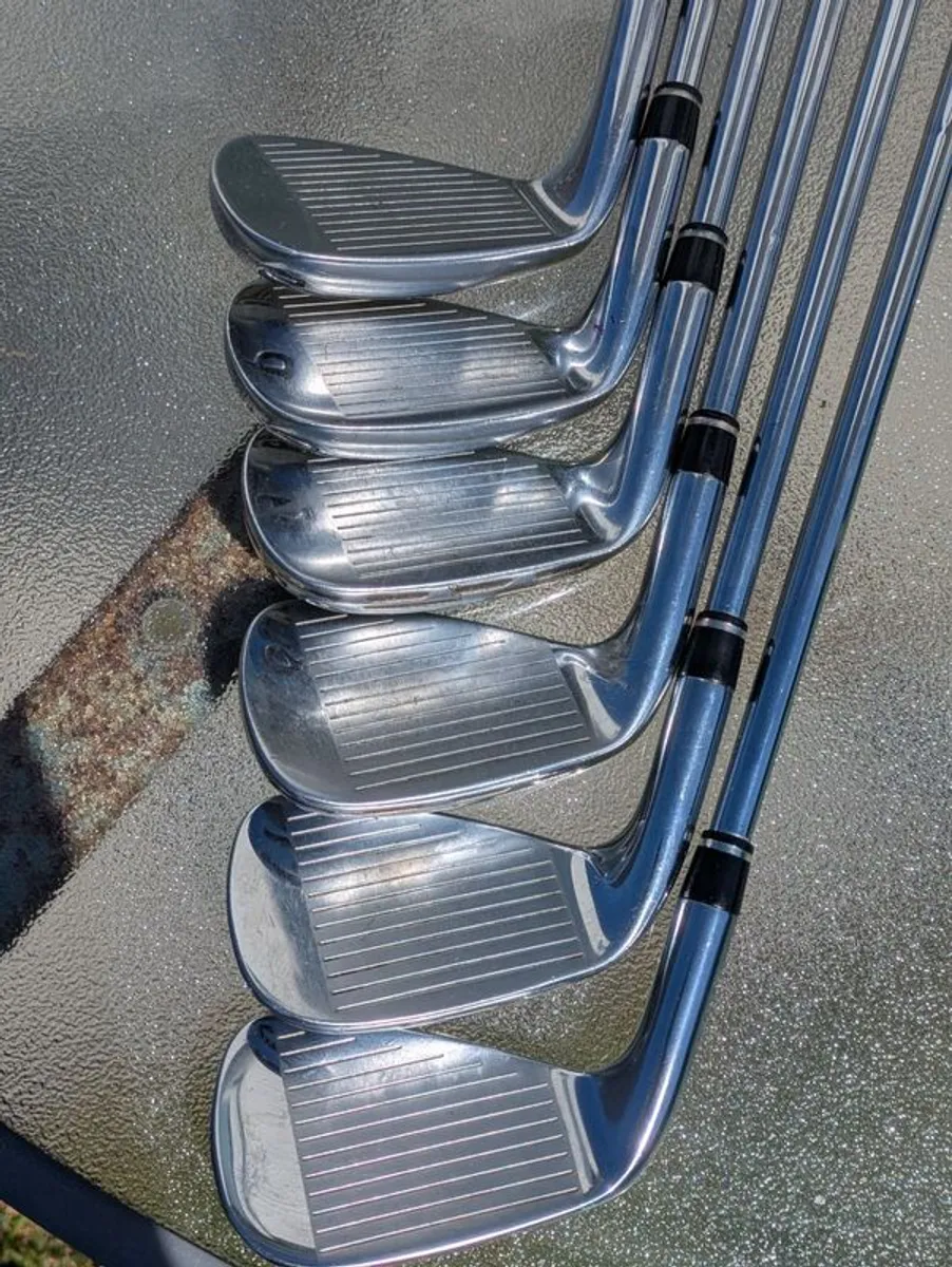 Wilson C300 forged irons 5-PW Stiff - Image 1
