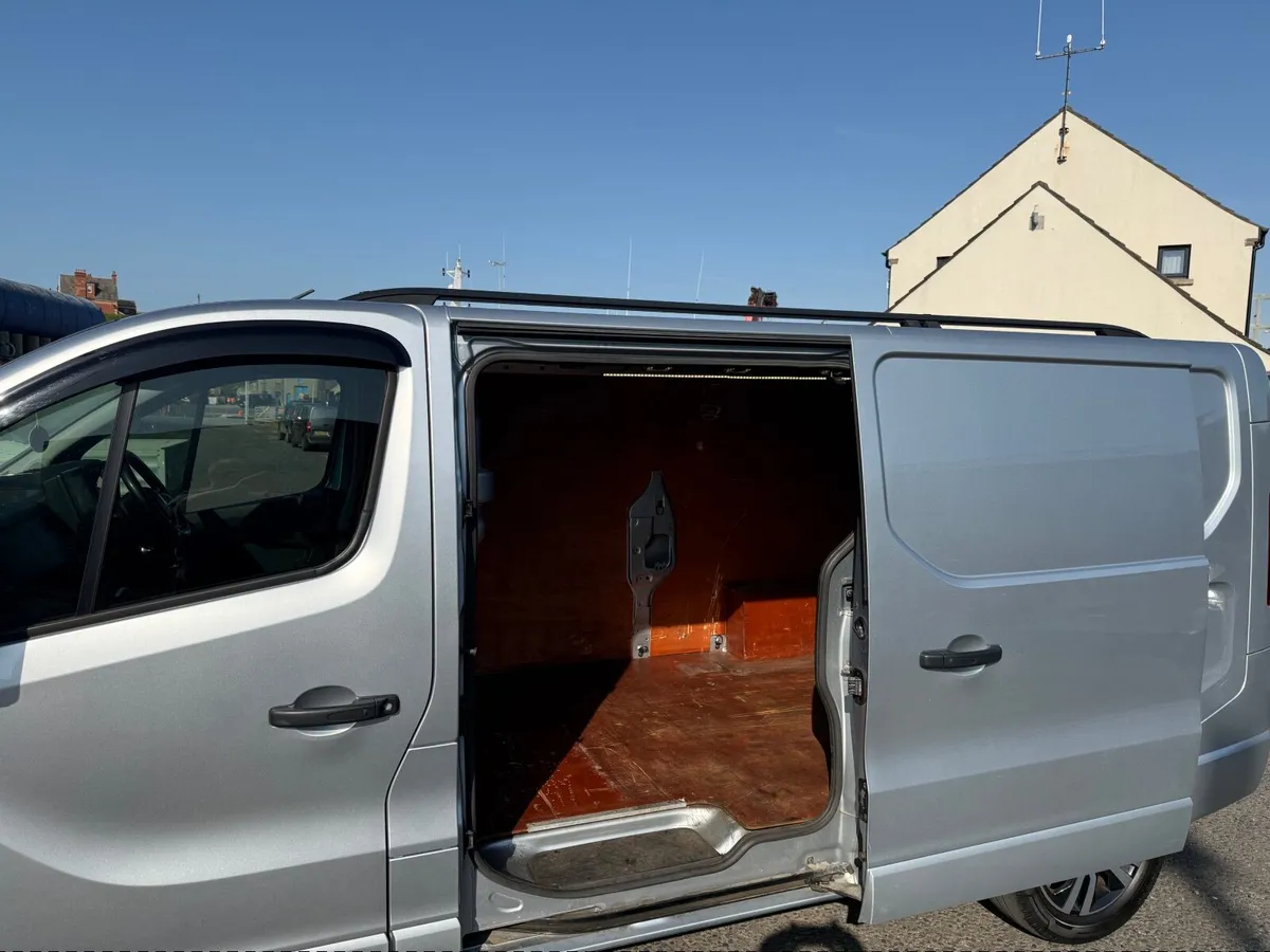 Renault Trafic 2023 170 Sport camera + - Image 3