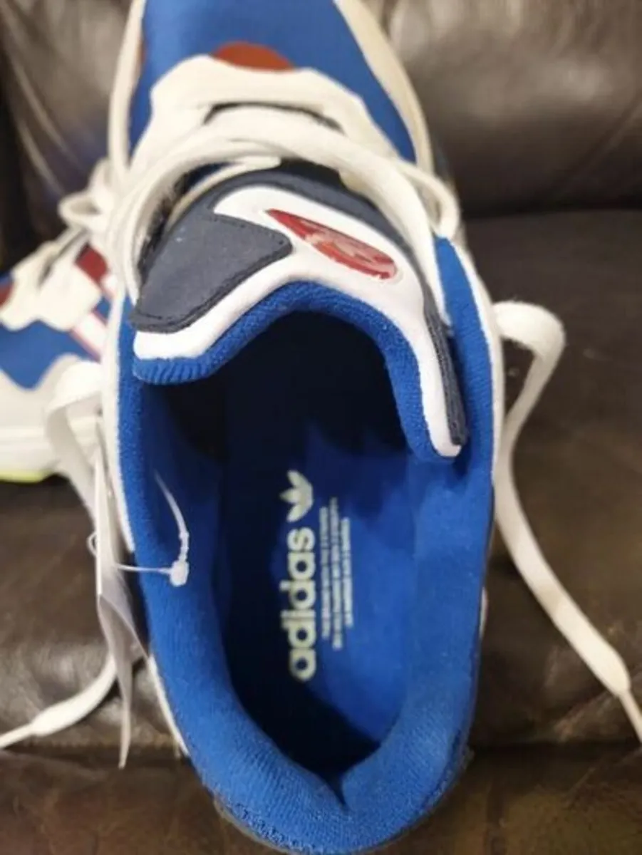 Adidas Yung 96 Trainers Size 10.5 UK New with Tags - Image 2