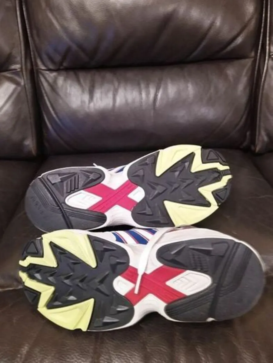 Adidas Yung 96 Trainers Size 10.5 UK New with Tags - Image 3