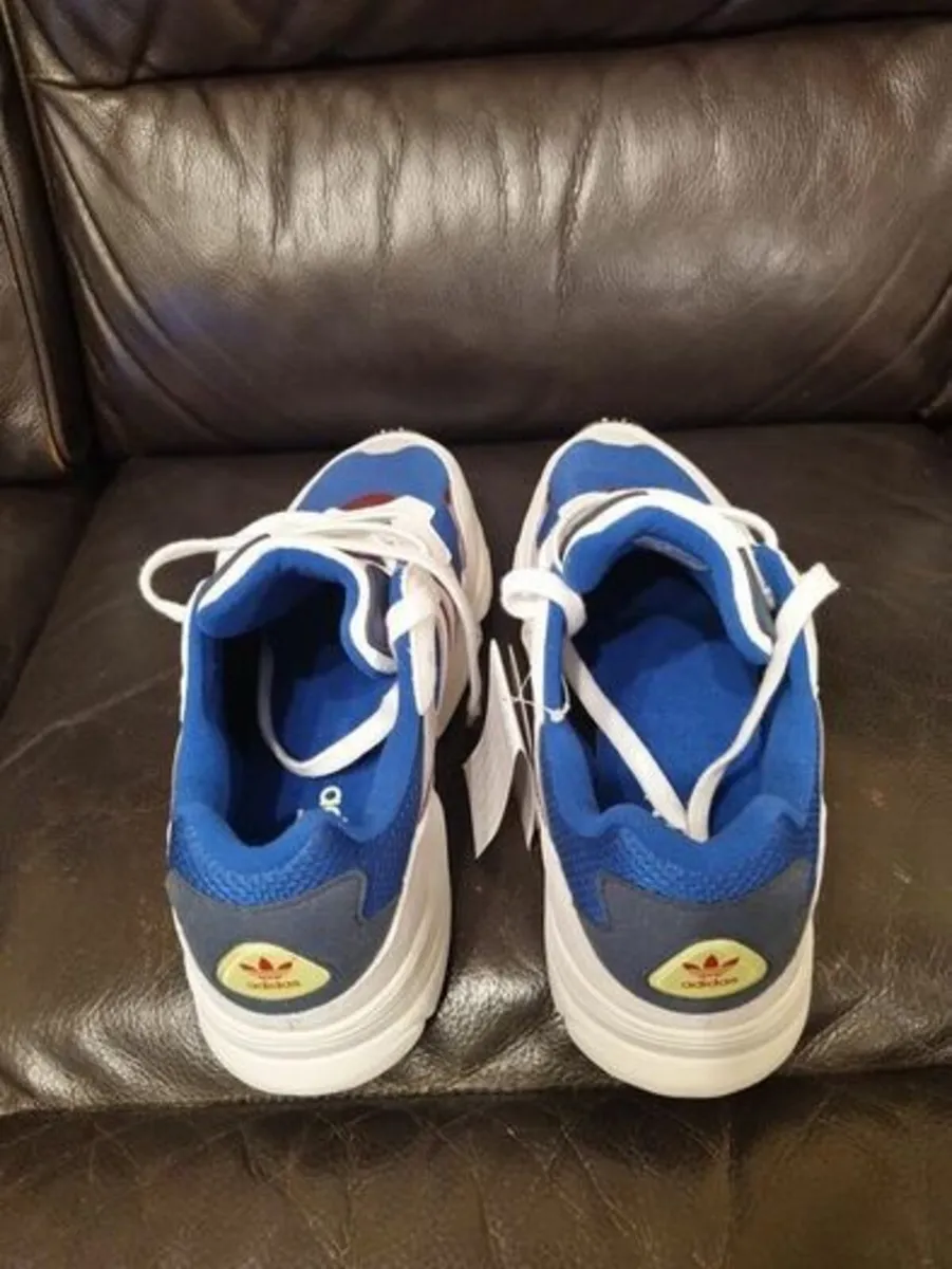 Adidas Yung 96 Trainers Size 10.5 UK New with Tags - Image 4