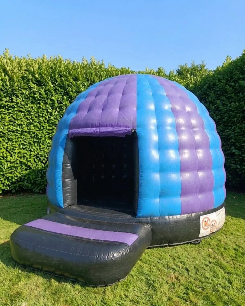 Bouncy castle - Image 1