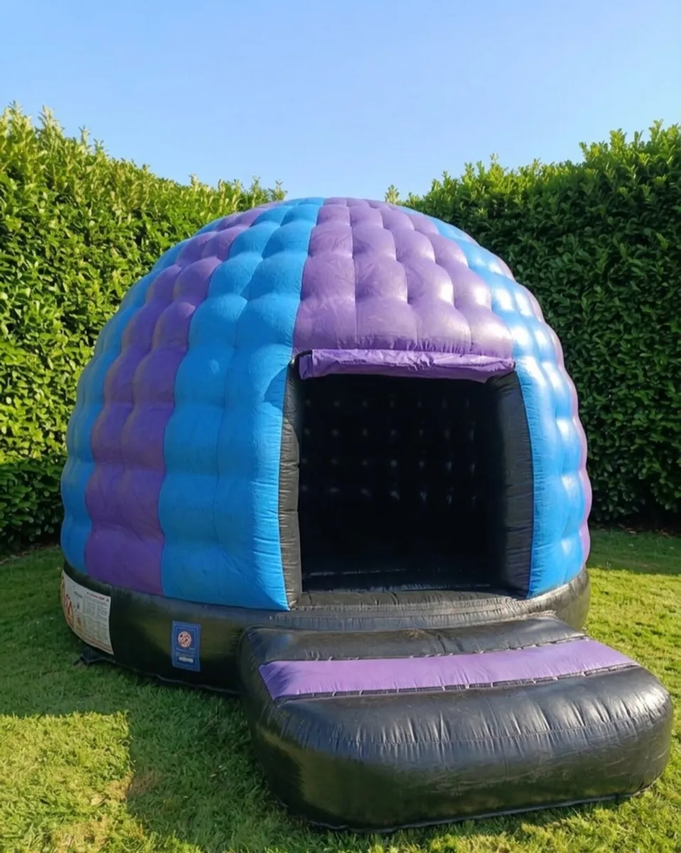 Bouncy castle - Image 2