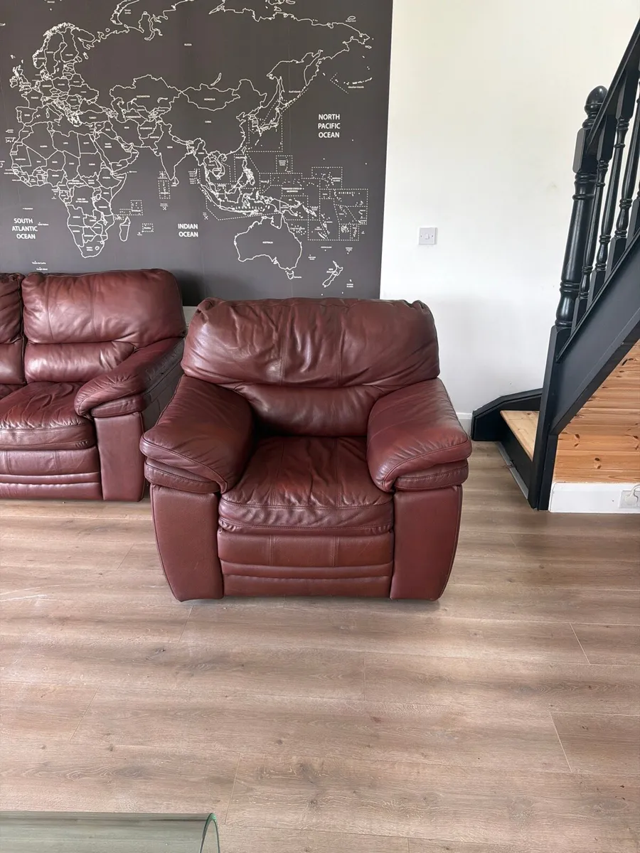 Leather couch - Image 2