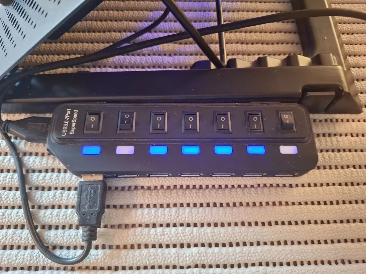 Laptop cooling and tilt stand c/w extra USB As New - Image 4