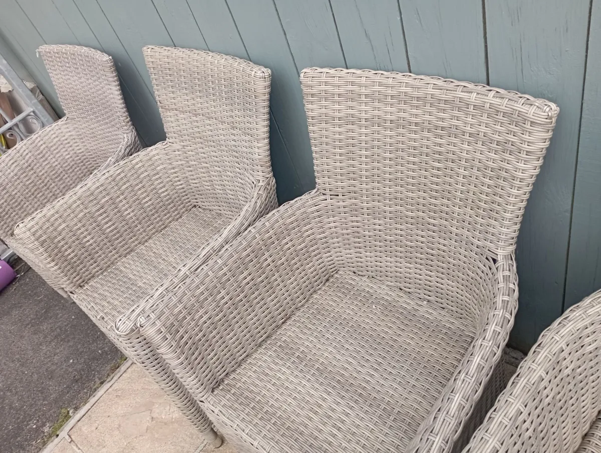 Patio table and chairs - Image 4