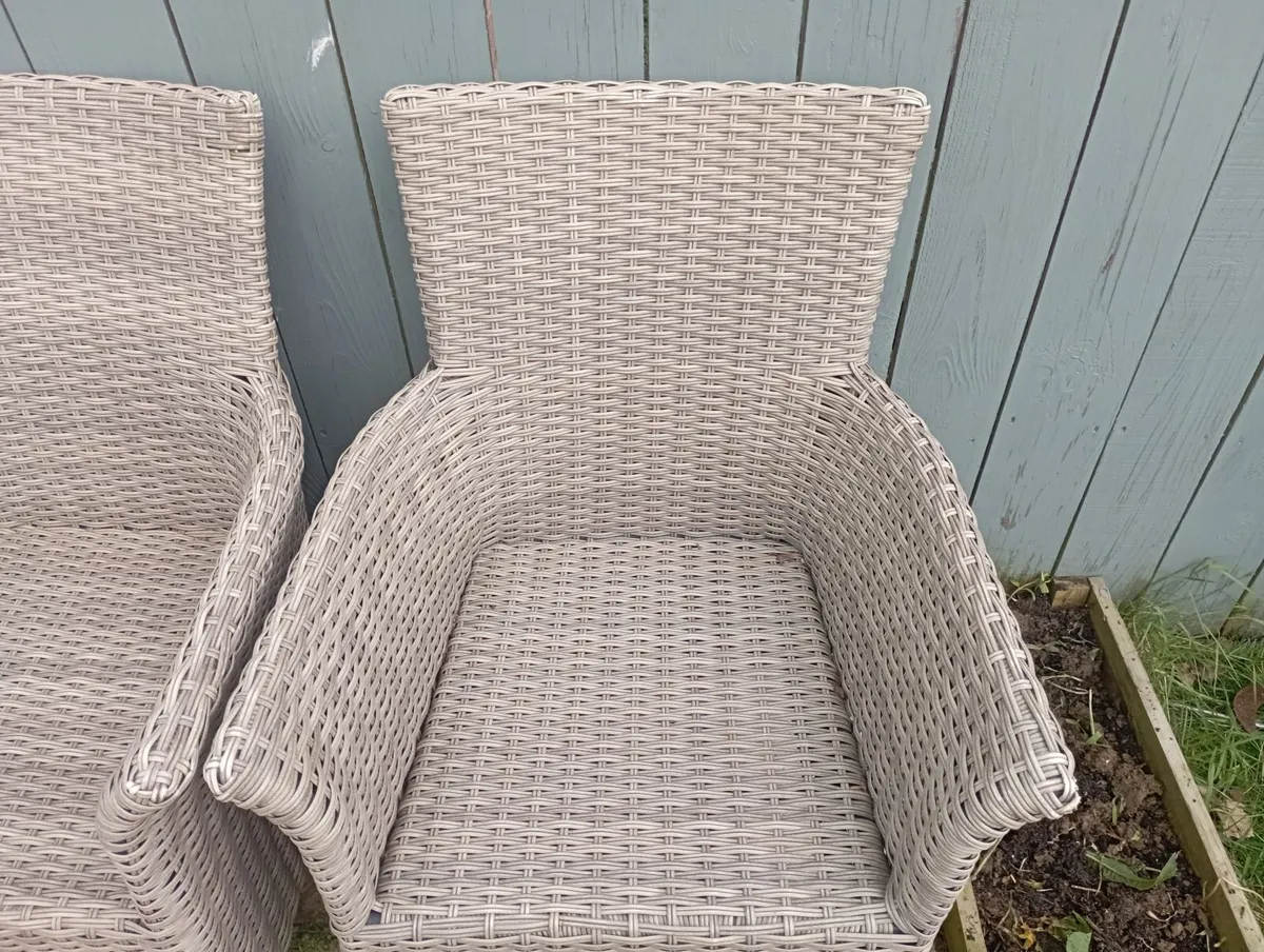 Patio table and chairs - Image 3
