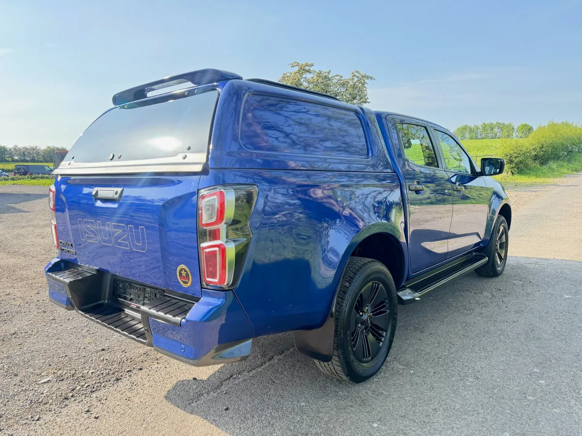 2022/222 Isuzu D-Max V-Cross Auto - Image 3